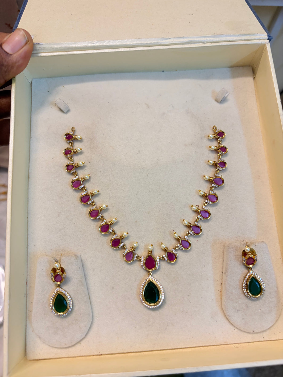 Kemp stones jadau elegant necklace set