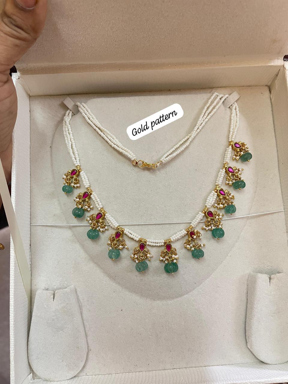 Handmade Gold pattern pearl necklace with jadau motif