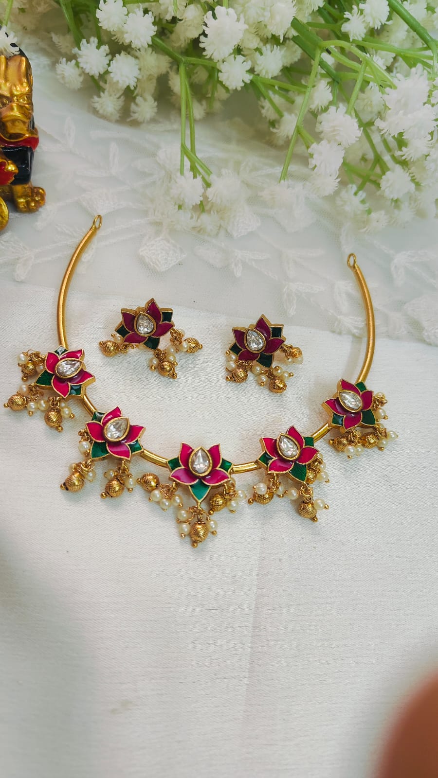 Elegant Lotus motif Kanti necklace set