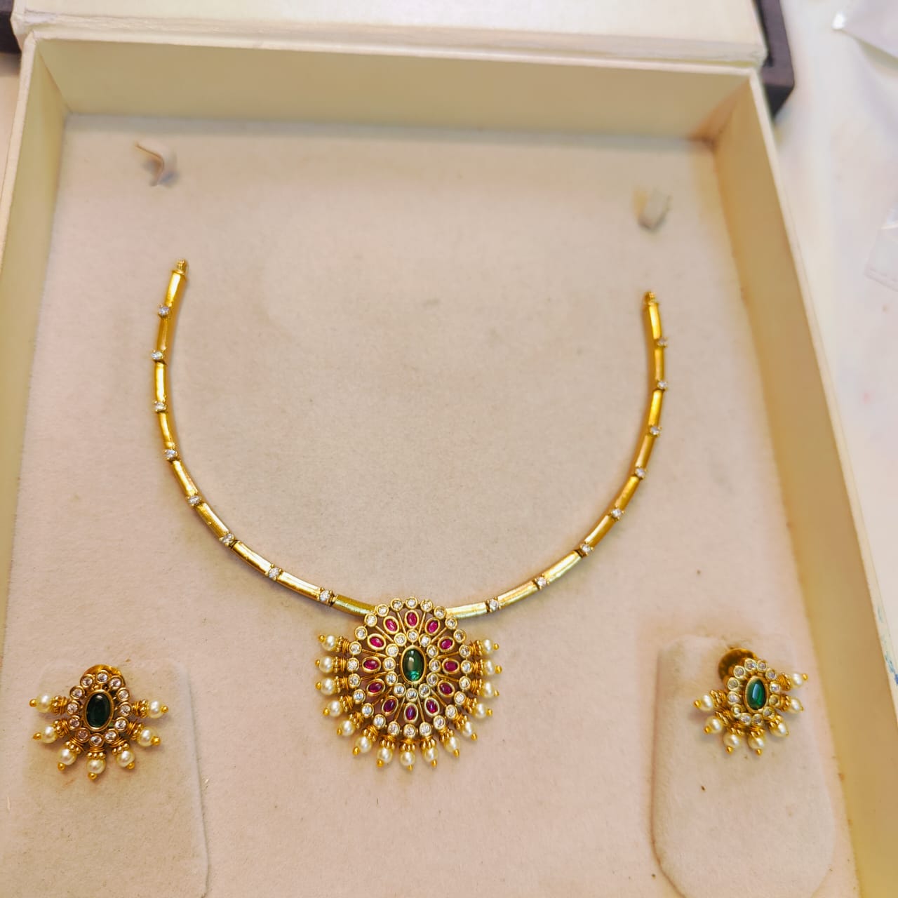 Regal cz stone kanti necklace set