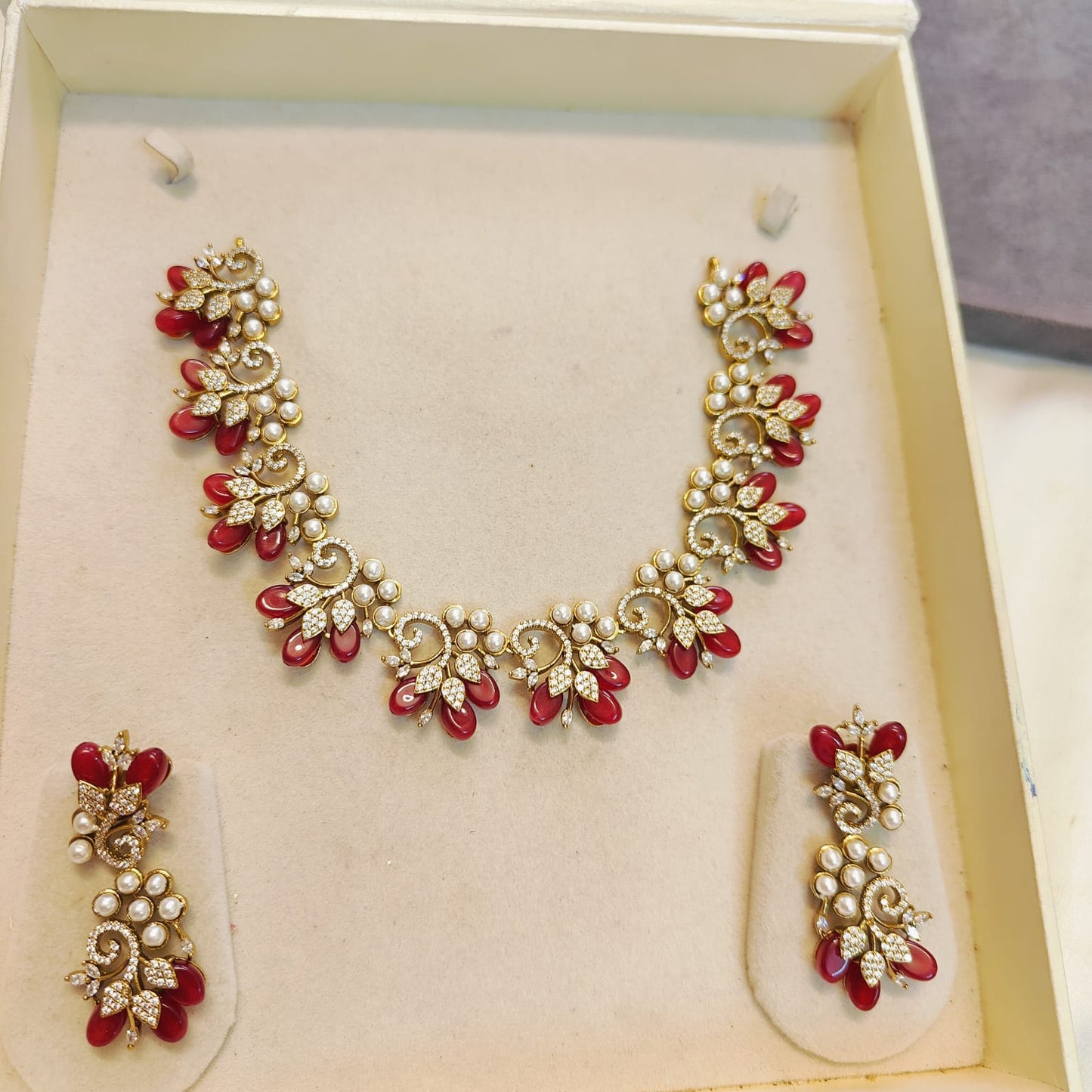 Exquisite Design pearl necklace set