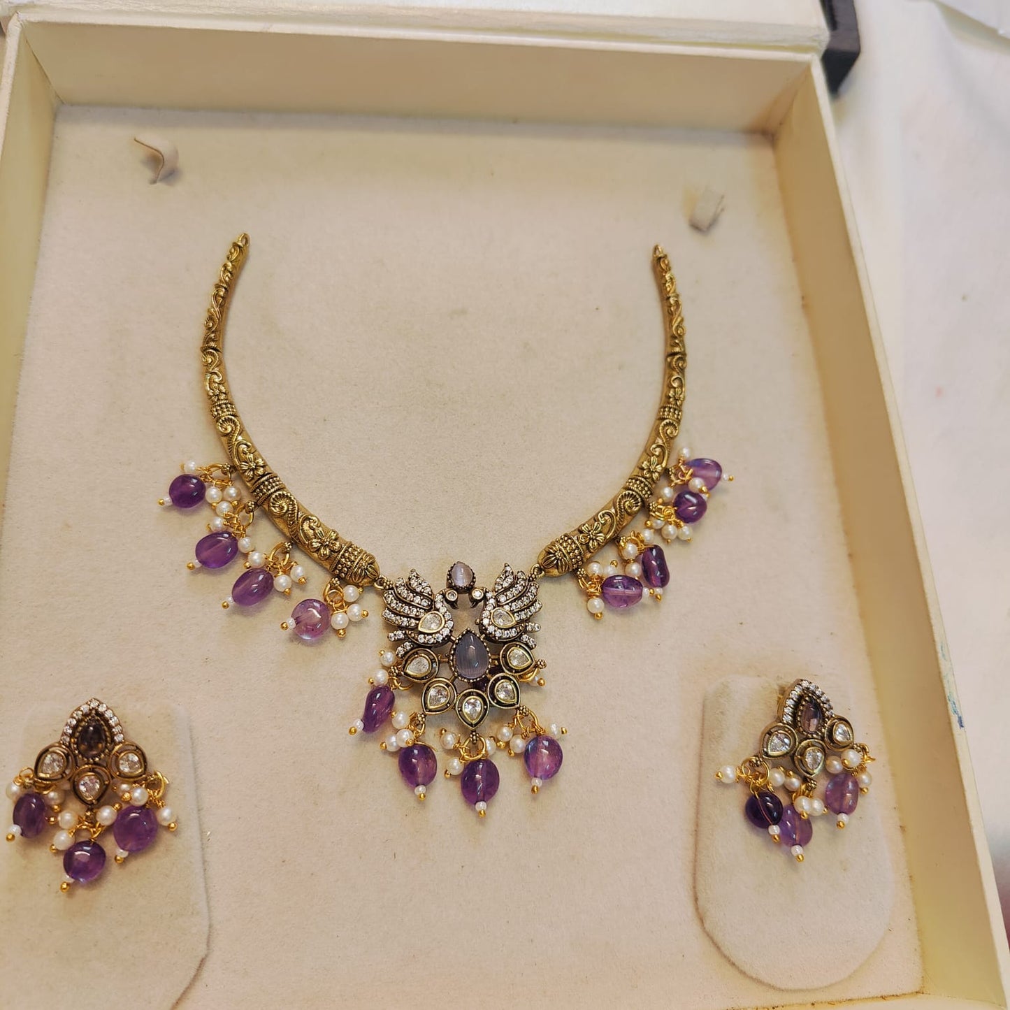 Victoria jadau finish Kanti necklace set