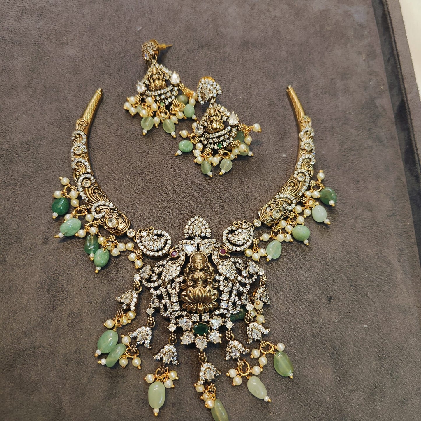 Victoria jadau finish lakshi Kanti necklace set