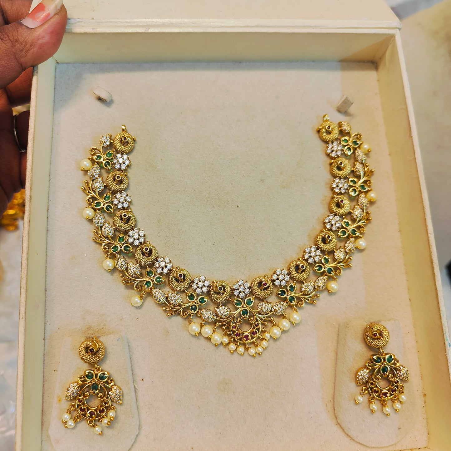Classic peacock pearl necklace set
