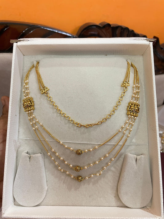 Elegant layered gold and pearl chain