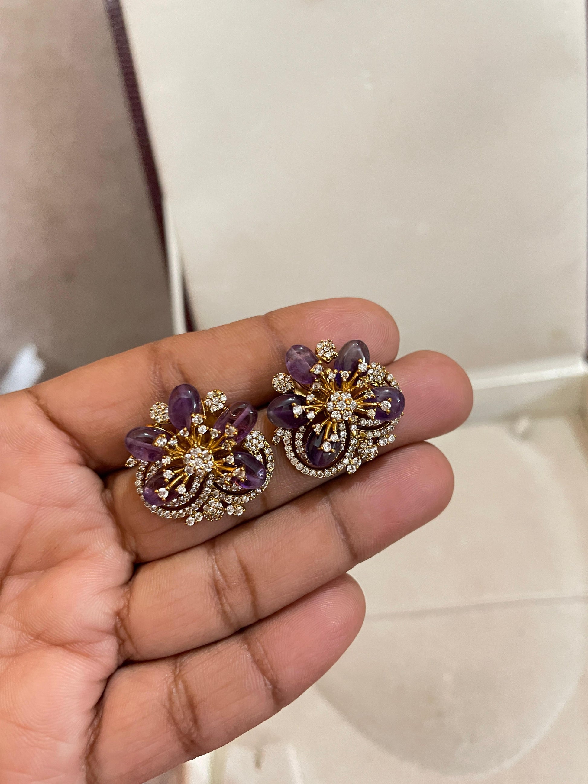 Elegant gemstone floral earrings - Main Image