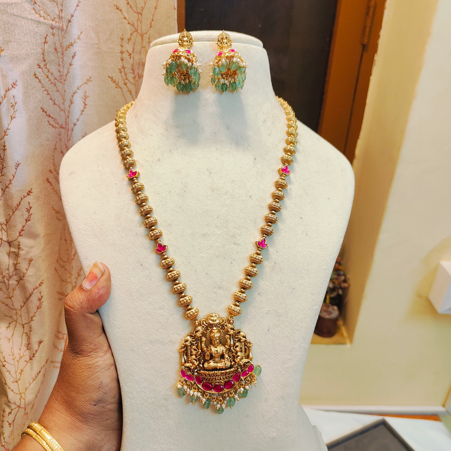 Divine lakshmi haram