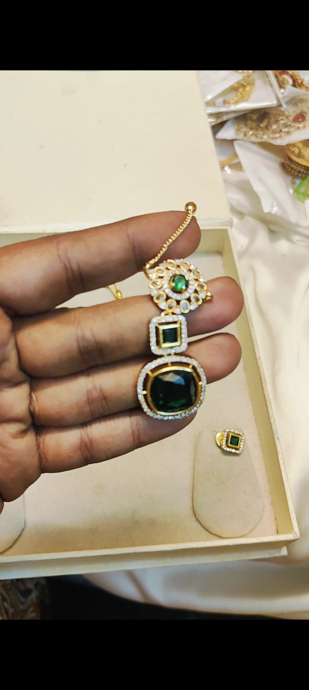 Regal emerald kundan pendant chain