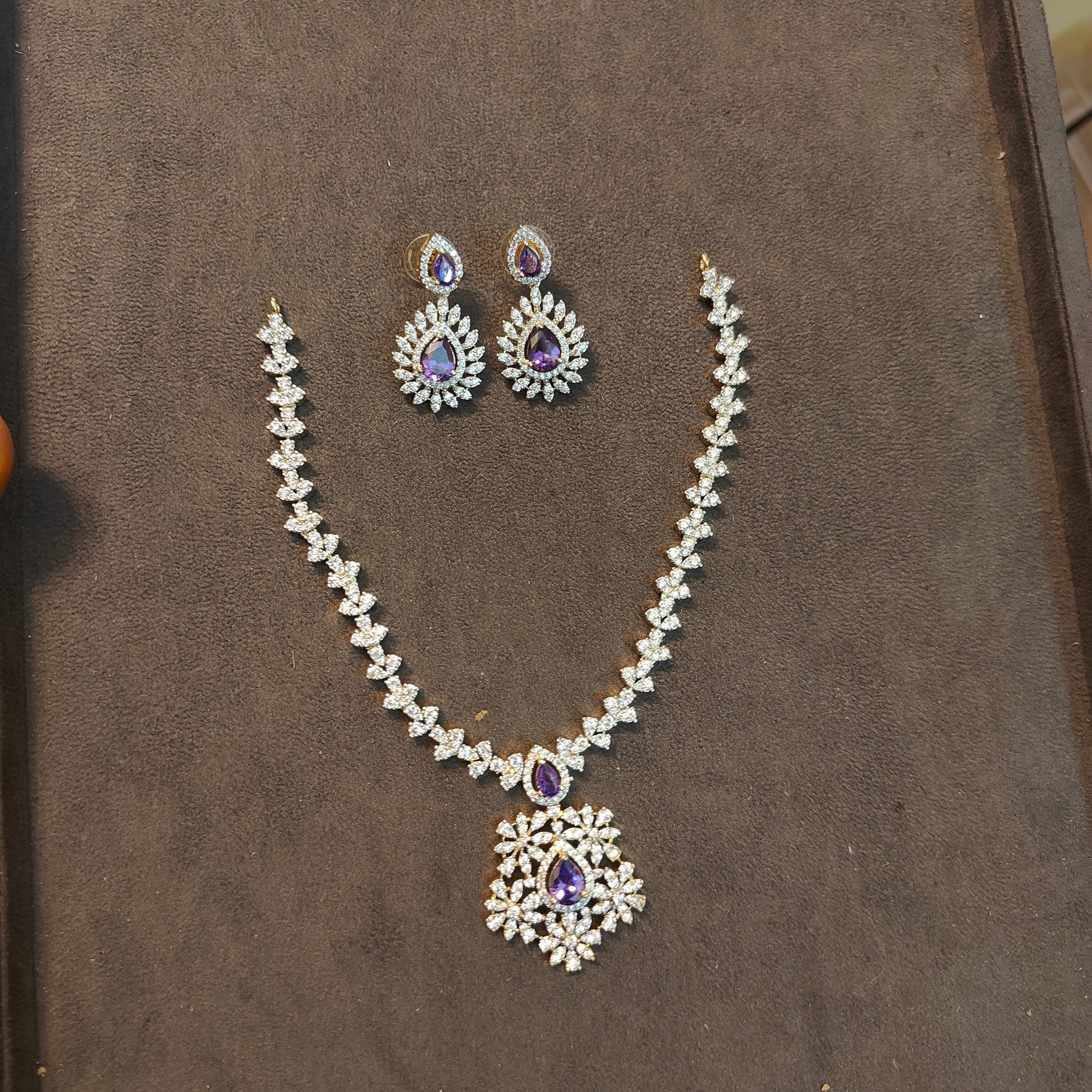 Simple lavender Gj polish necklace set
