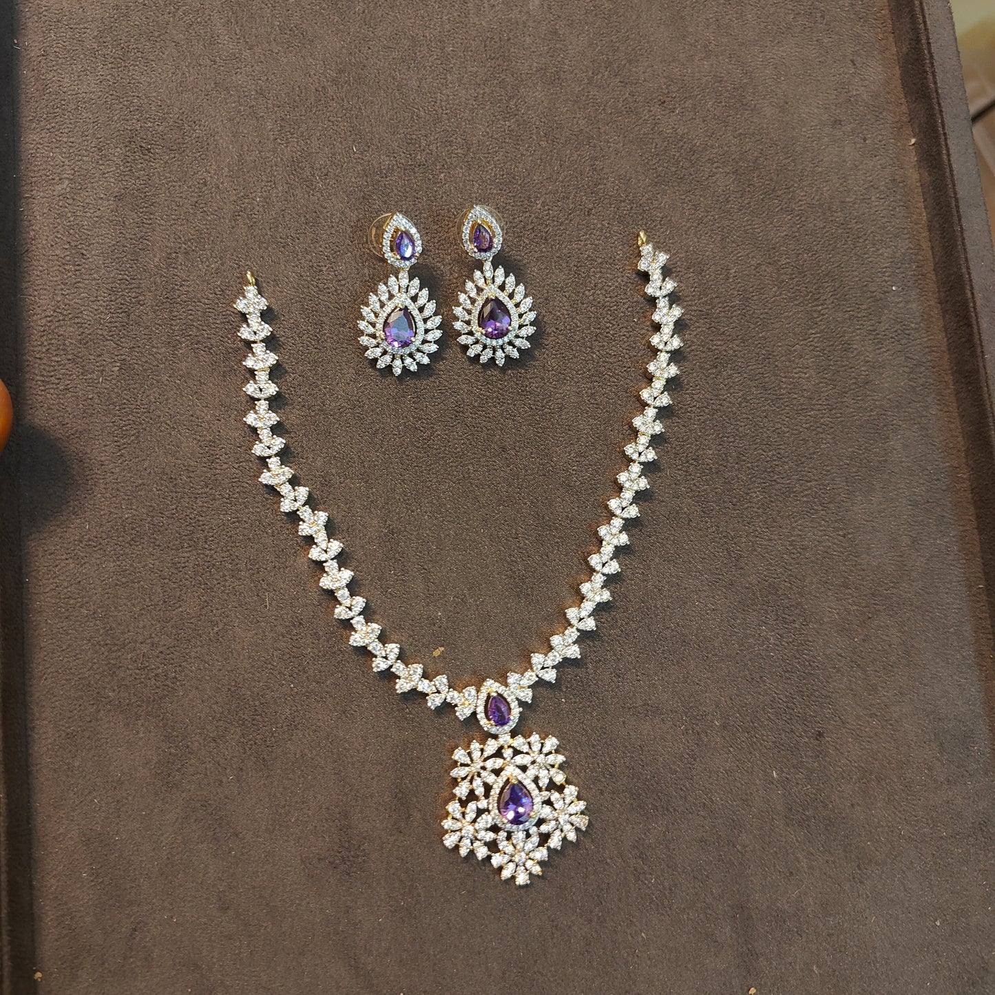 Simple lavender Gj polish necklace set
