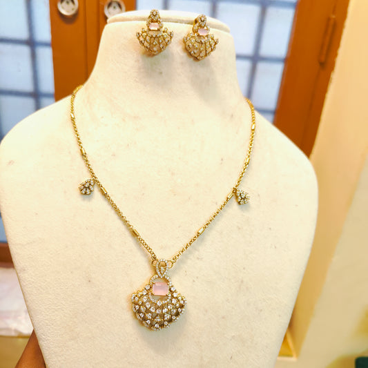 Elegant pink pendant chain set